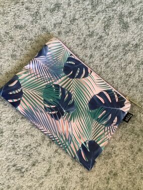 Tropical Palm Monstera Leaves Cosmetic Zipper Bag by Typo NWOT 8x6”